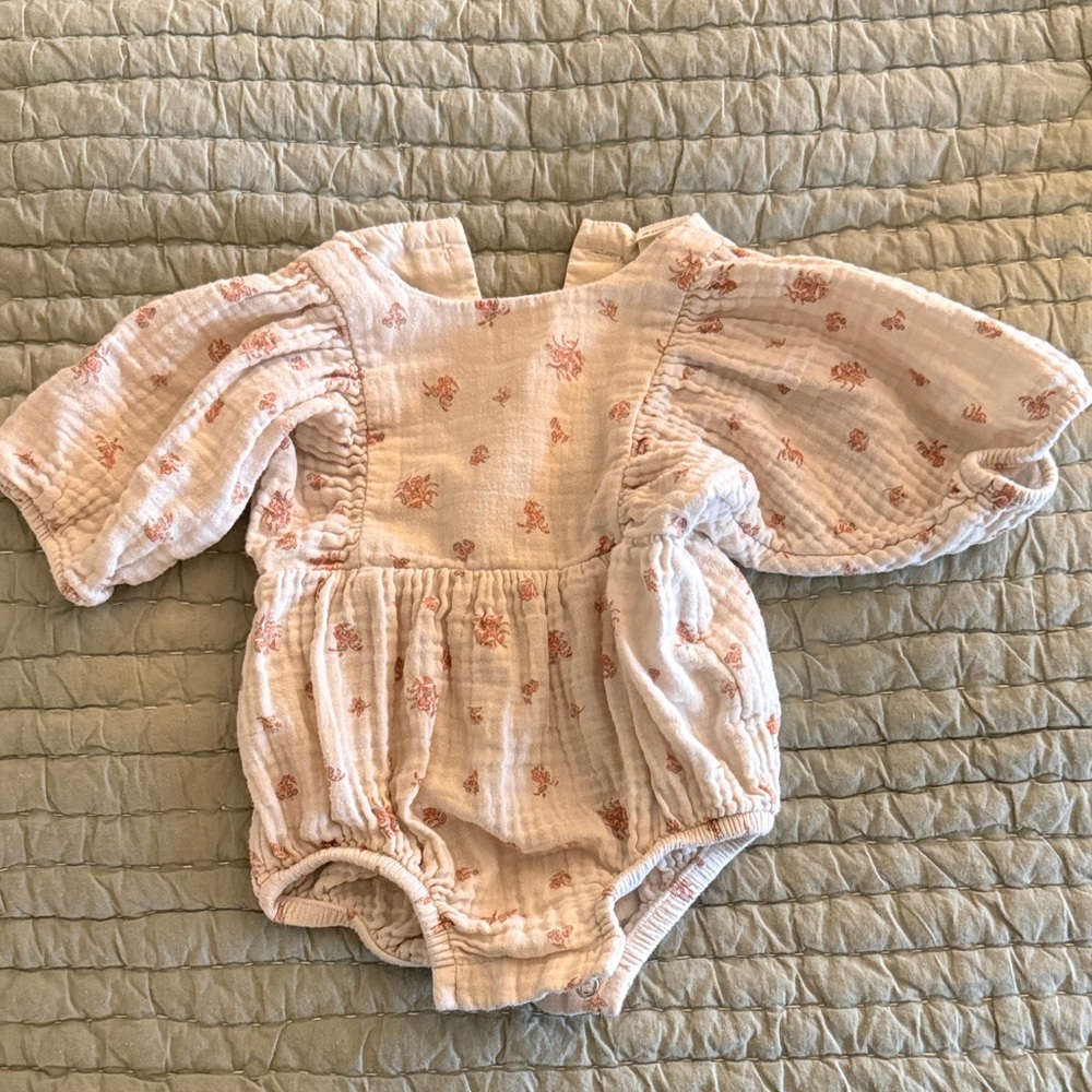 H&M Adorables Cream Baby Outfit
